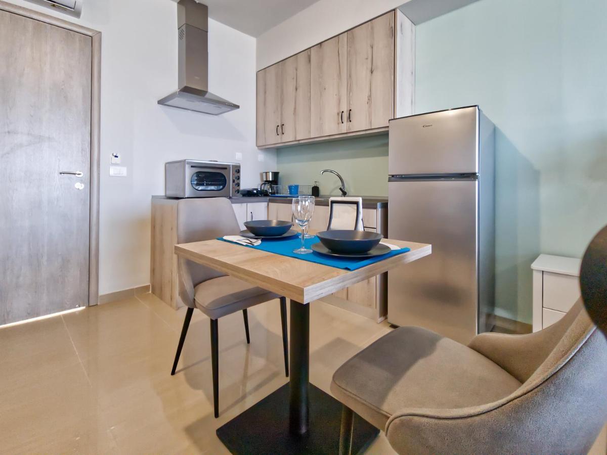 Epipleon Luxury Suites -106- Δωμάτιο 40Τμ Με Βεράντα 45Τμ Μπροστά Στην Θάλασσα Nafpaktos Exterior foto